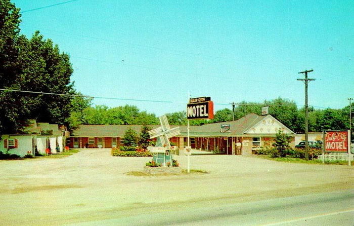 Tulip City Motel - Old Postcard Photo